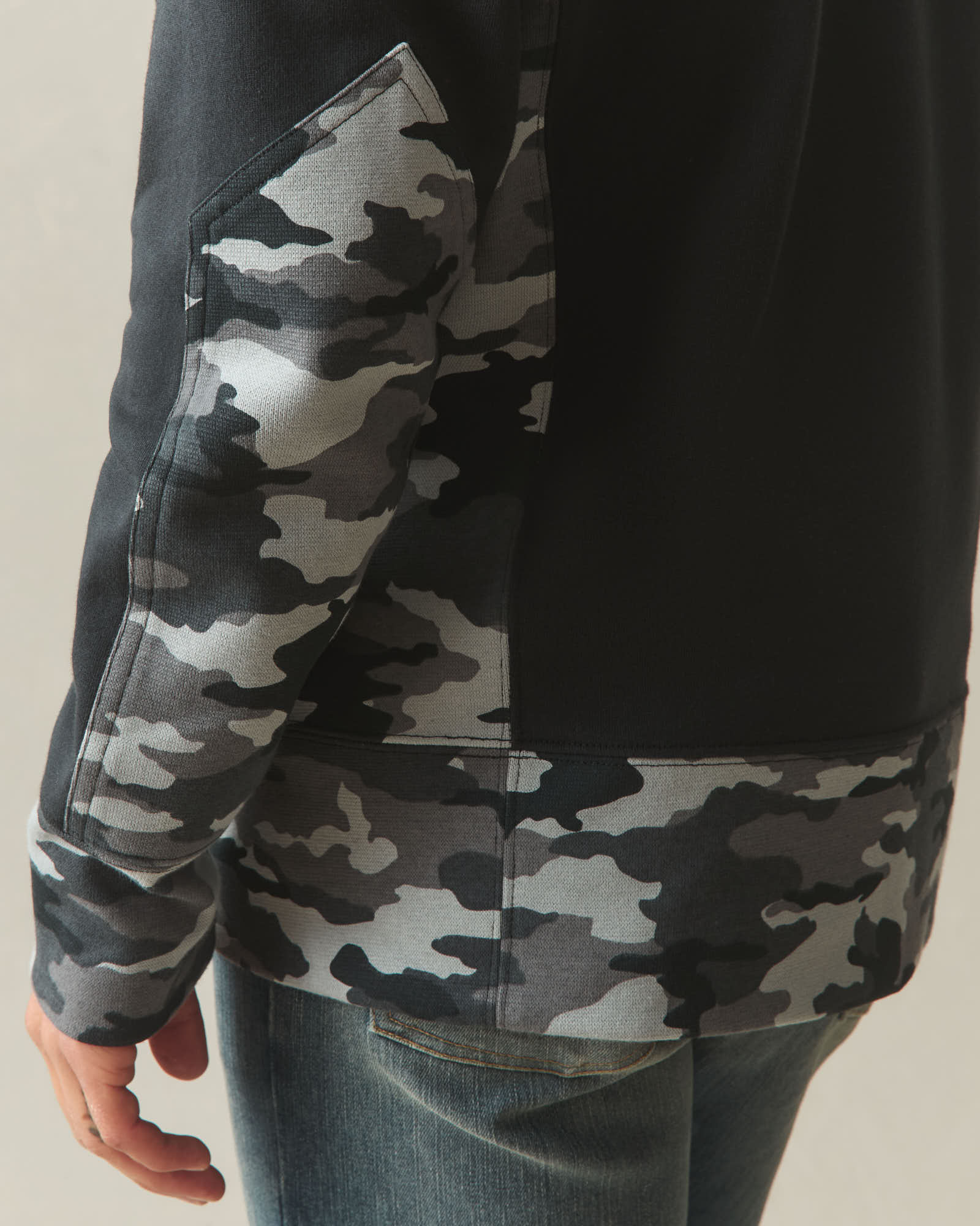 Men's Classic Pullover Vault - Black Camo - Image 4