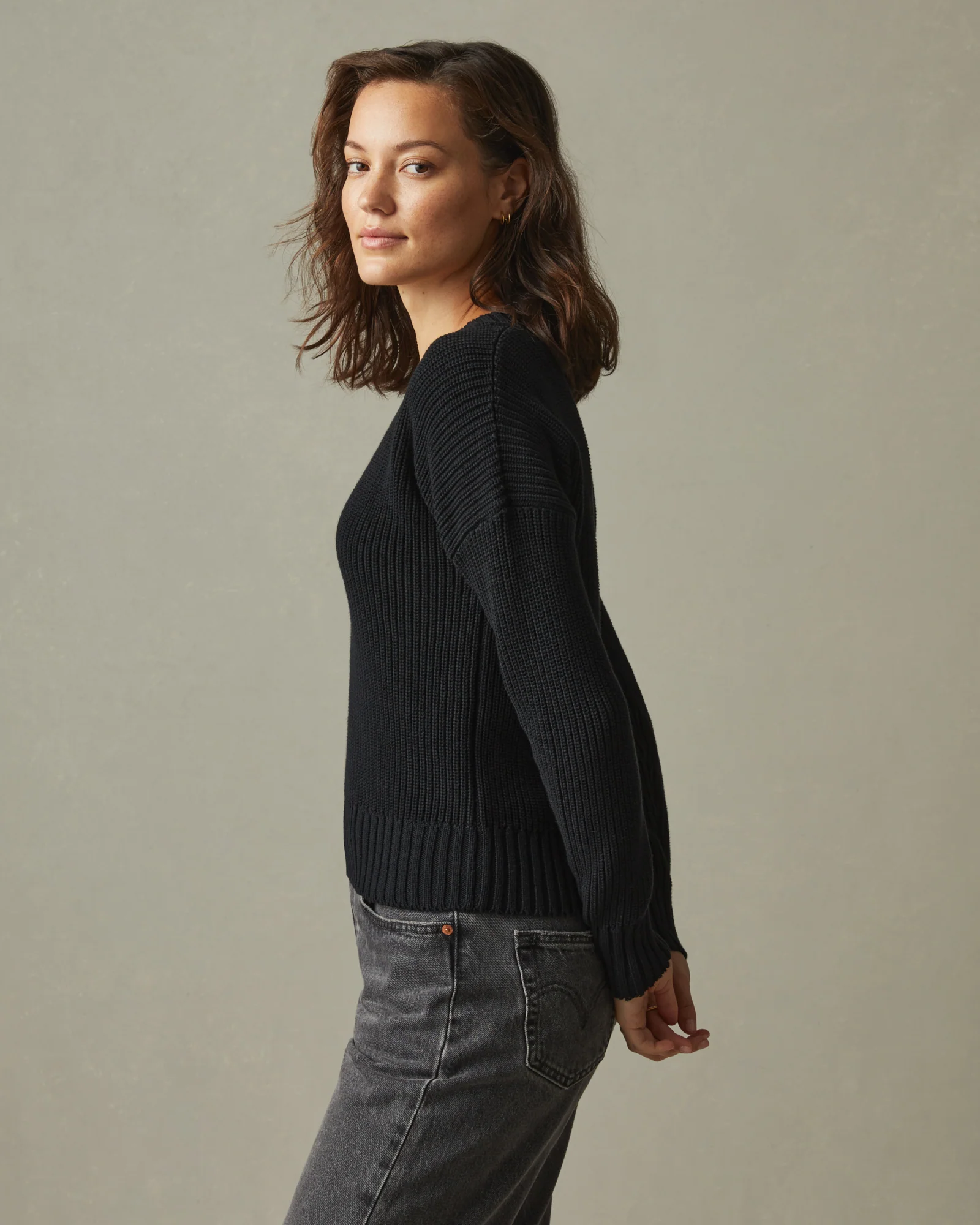 Women's Chunky Cotton V-Neck Sweater - Black - Image 2