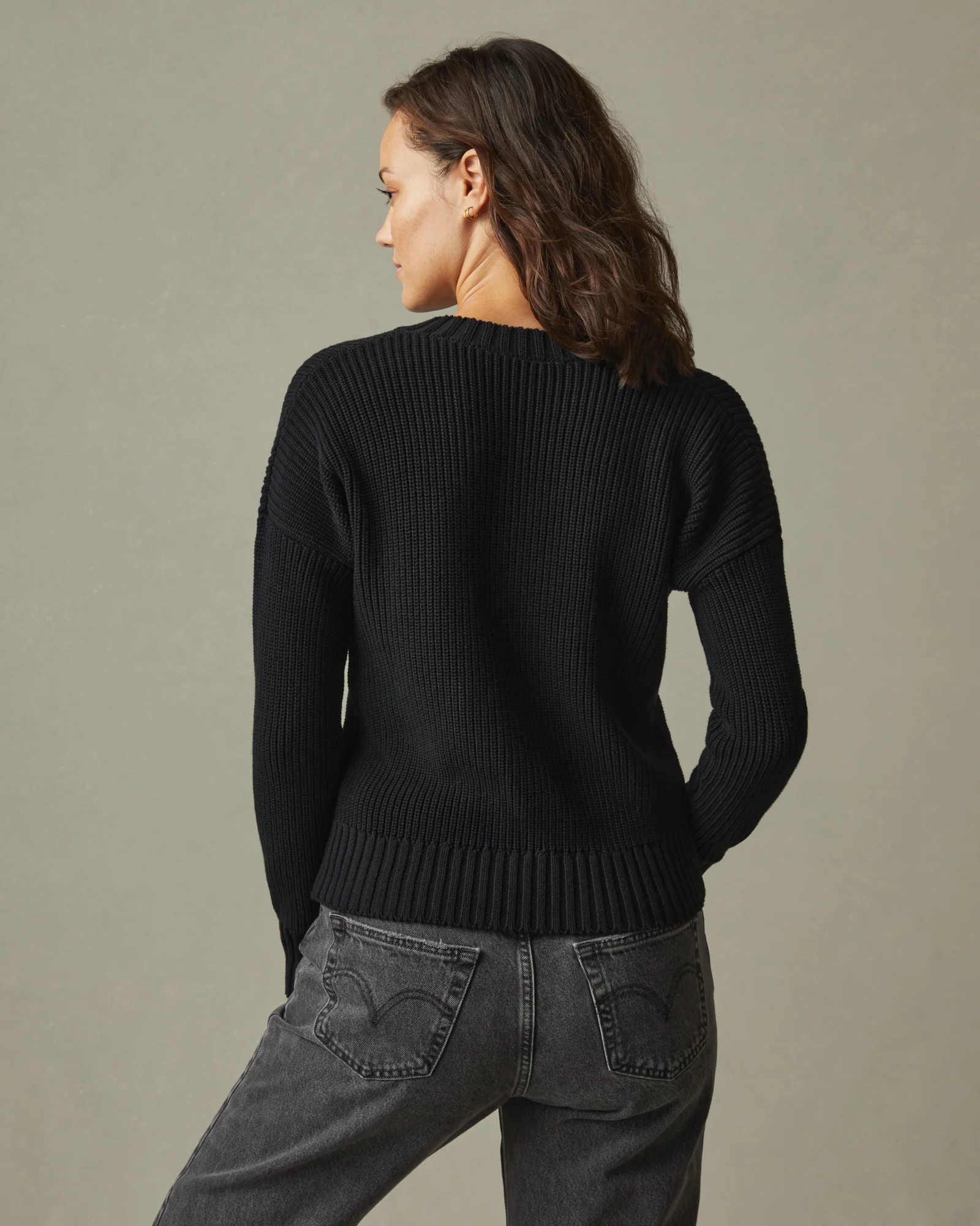 Women's Chunky Cotton V-Neck Sweater - Black - Image 3
