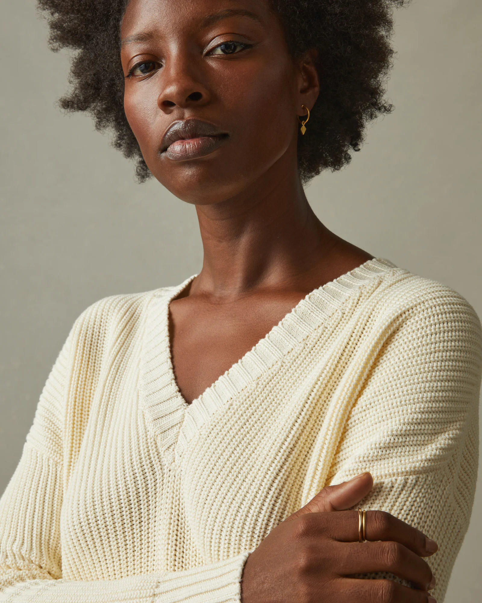 Women's Chunky Cotton V-Neck Sweater - Creme - Image 4