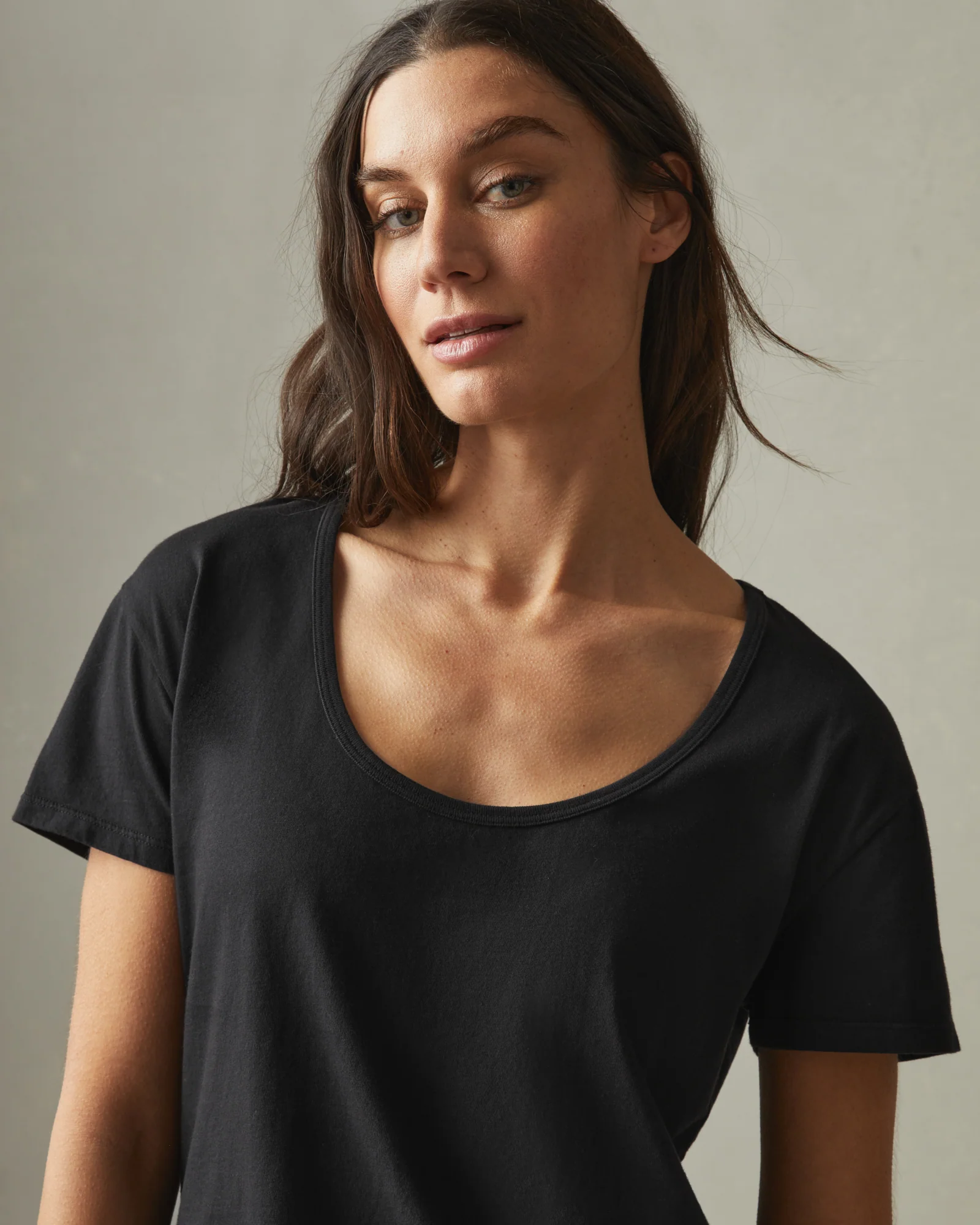 Women's Classic Cotton Scoop Tee - Black - Image 4