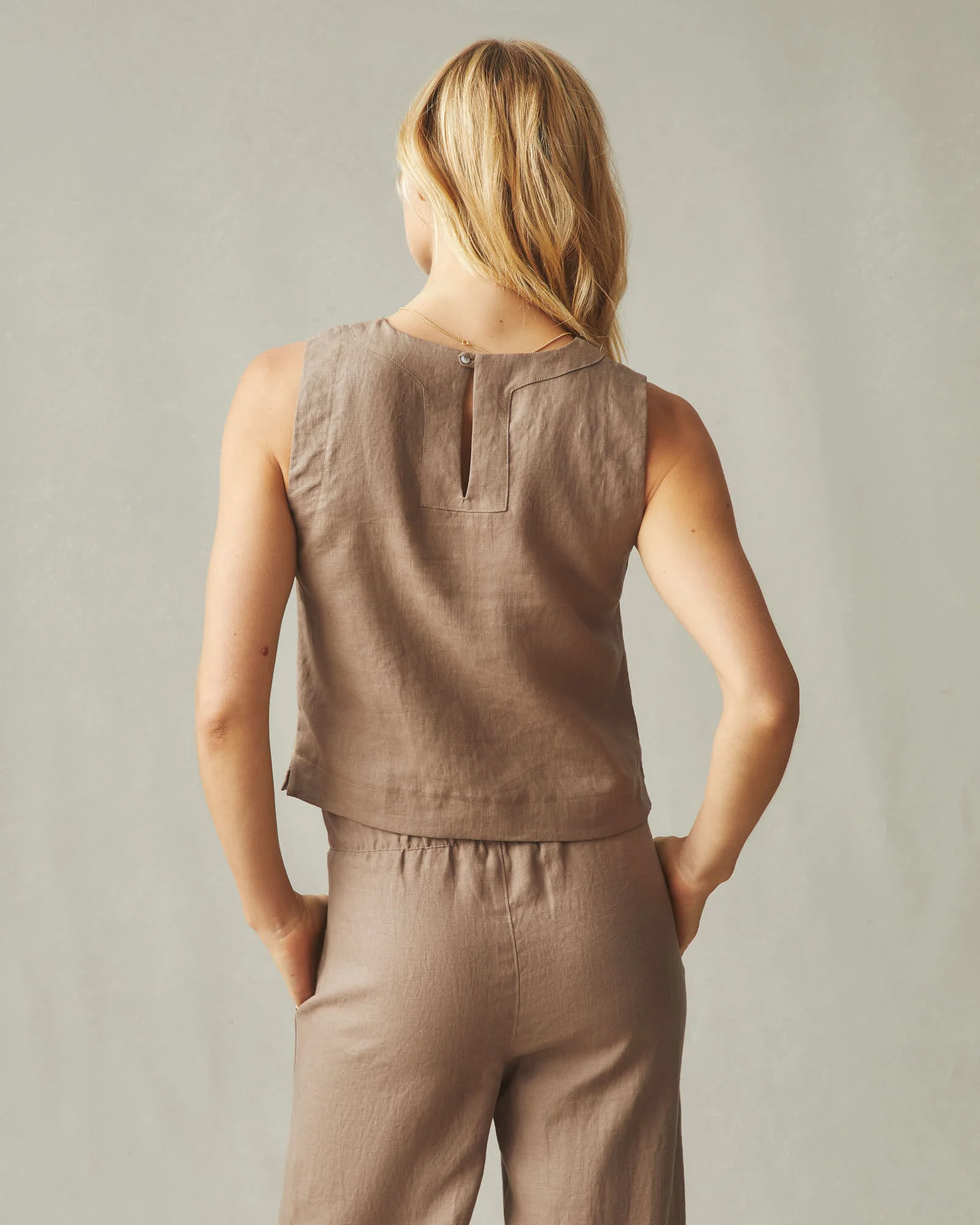 Women's Linen Tank - Pine Bark - Image 4