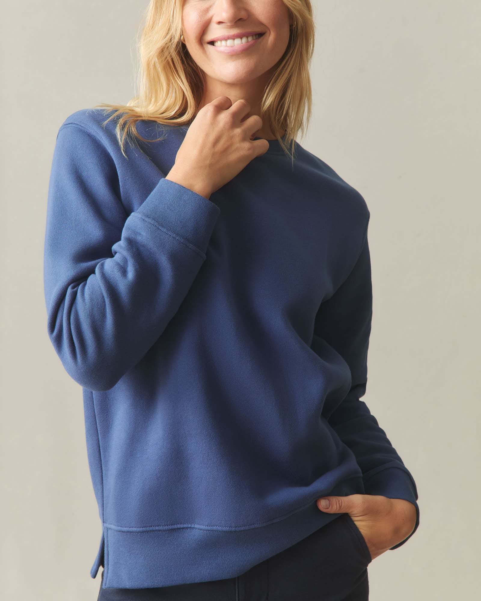 Women's Midweight Crewneck - Dark Denim - Image 4